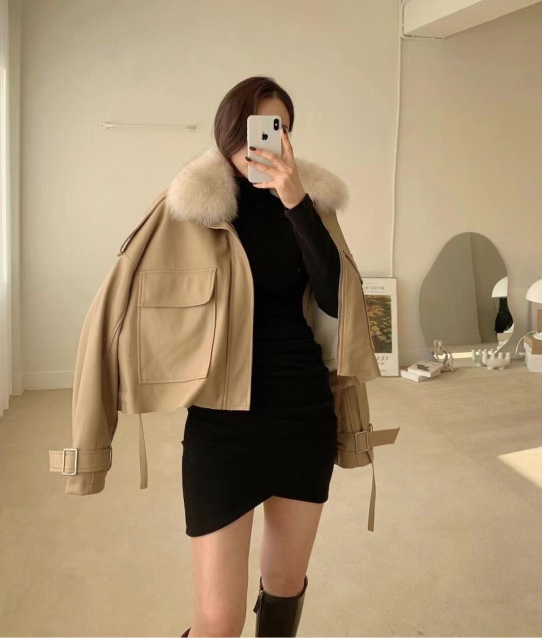 Women's Leather Fur Coat With Large Collar And Velvet Lining_voghion.com