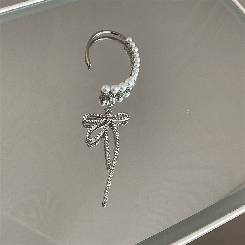 Pearl Bow Asymmetrical Personality Earrings High-end Flash Diamond Ear Clip display picture 8