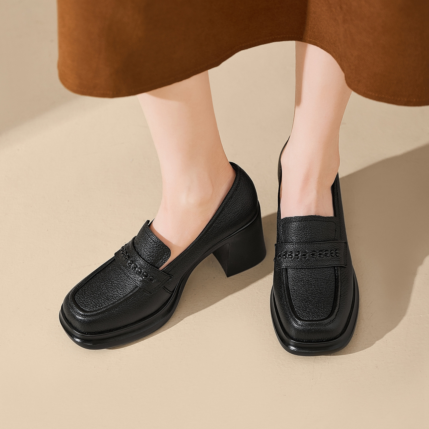 Giày loafer nữ da dê đế dày gót vuông 7,5 cm cổ sâu — màu nâu