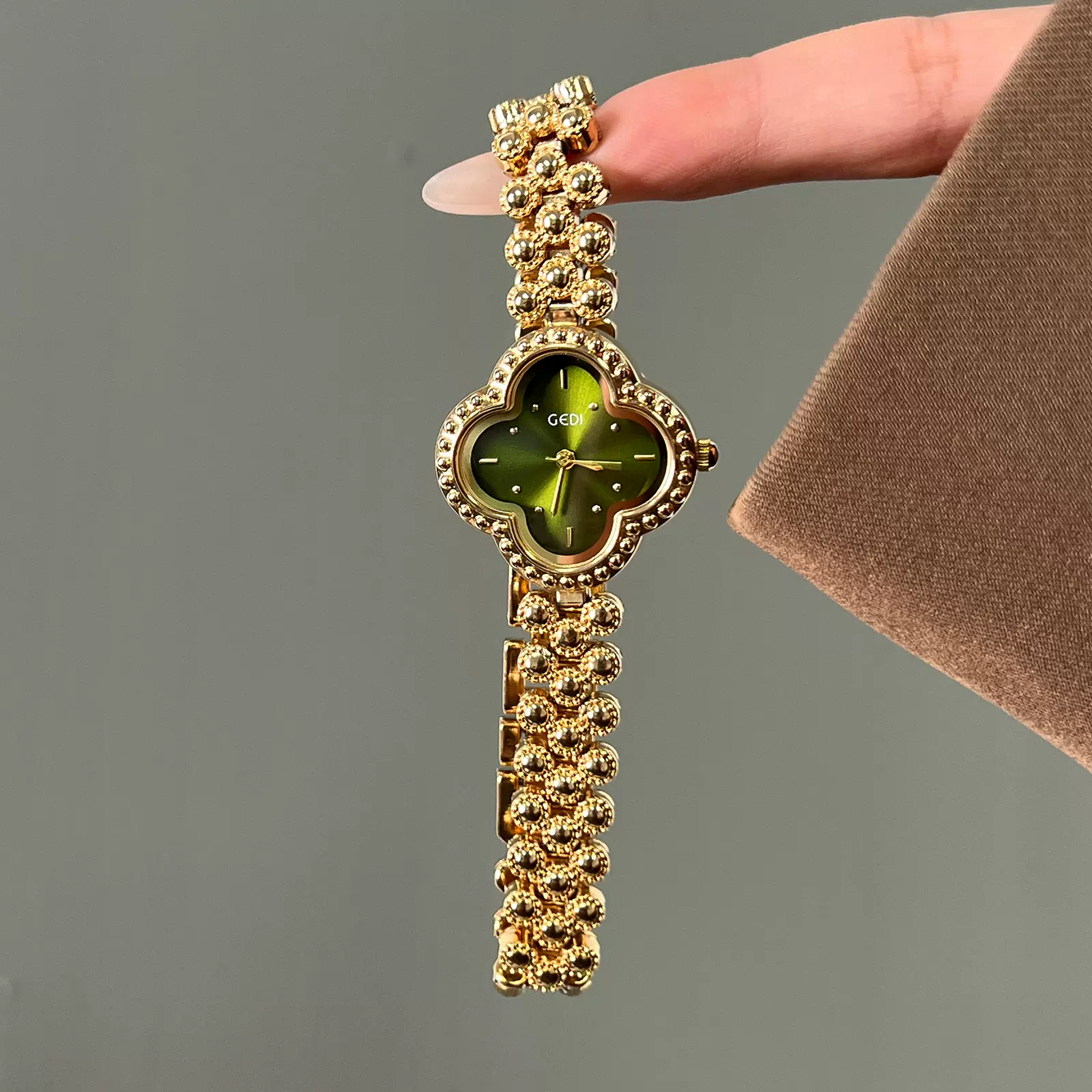 歌迪复古四叶草手链表批发高颜值小众设计ins风跨境防水石英手表