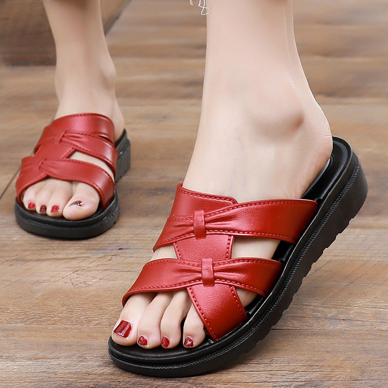 Zapatillas de mujer de verano, zapatos de madres de mediana edad, antideslizantes, suela suave y resistente al desgaste, no apretando los pies, suela gruesa.