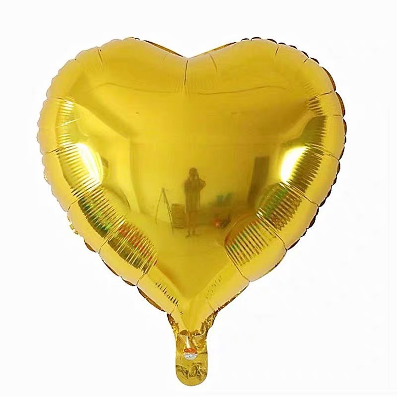 誕生日に風船を配置して結婚します。現場に風船を配置します。|undefined