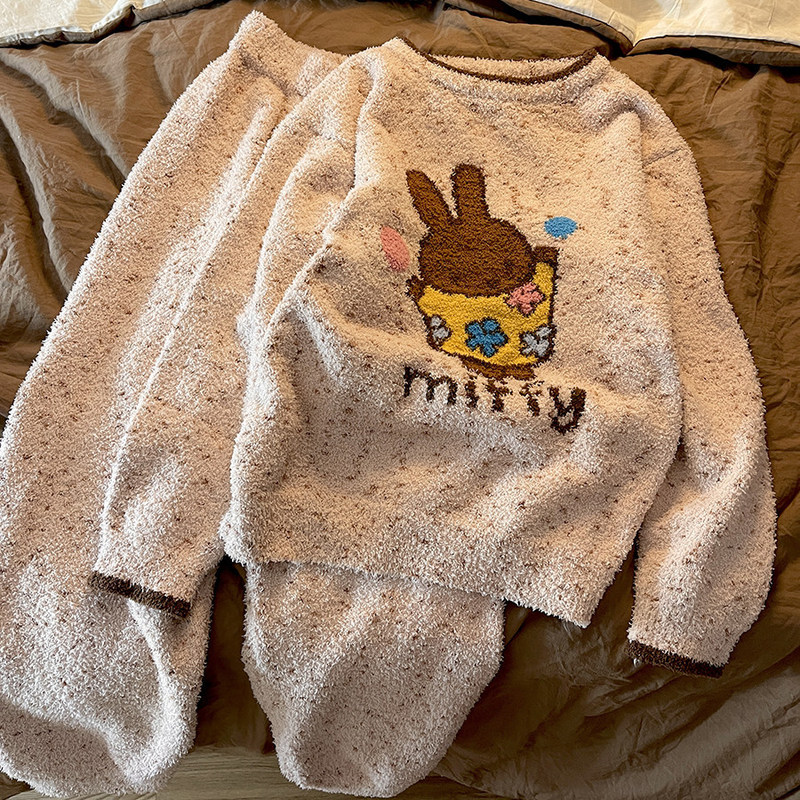 Soft and cuddly, adorable Miffy rabbit print knitted half-fleece pajamas for women, autumn and winter, with added fleece lining for extra warmth and comfort as loungewear Soft and cuddly, adorable Miffy rabbit print knitted half-fleece pajamas for women, autumn and winter, with added fleece lining for extra warmth and comfort as loungewear