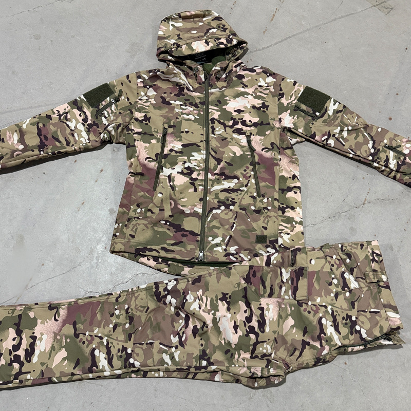 In stock Green CP camouflage jacket and pants set, fleece-lined and thickened, sharkskin soft shell camouflage windbreaker, waterproof and thickened