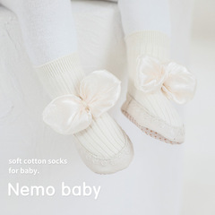 Baby floor shoes and socks 2022 autumn and winter new Korean princess bow baby toddler shoes and socks cute leather sole shoes