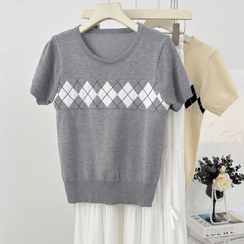 Korean Style Contrasting Color Diamond Pattern Round Neck Short-Sleeved Knitwear for Women Summer 2026 New Slim Fit and Versatile Top for Women