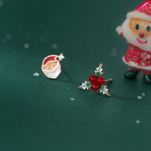 爱洛奇 s925银圣诞系列简约不对称圣诞老人雪花小巧耳钉M01586