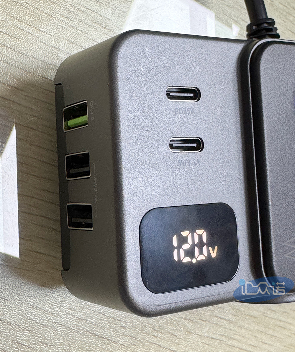 GC06 new car lighter one to three USB independent switch PD super fast charging 120W car charger