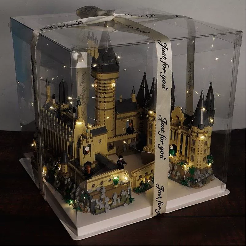 Конструктор (Lego) серия «Замок» — наборы из мелких деталей, модели достопримечательностей (разное количество деталей)