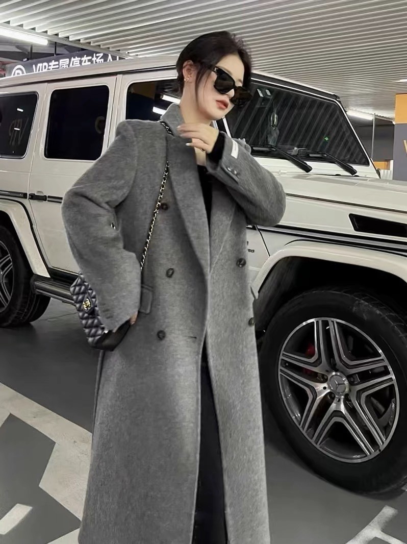 중간 회색 긴 머리