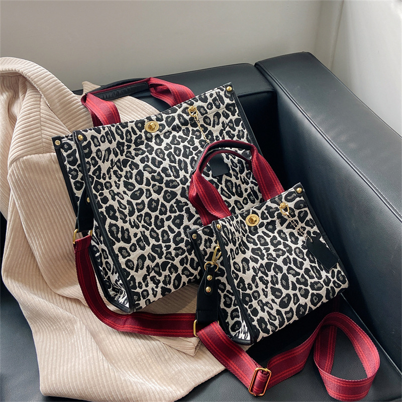 Bolso con estampado de leopardo para mujer 2024, nuevo bolso tote retro de moda para ir al trabajo, con hebilla texturizada, bolso bandolera de un solo hombro.