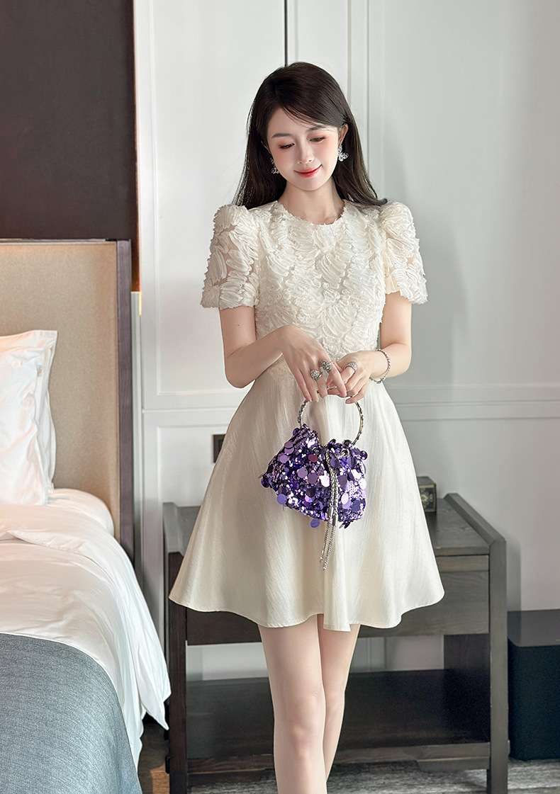 Đầm suông nữ midi cổ tròn tay ngắn thắt eo kiểu Pháp — Kem mơ chi tiết 8