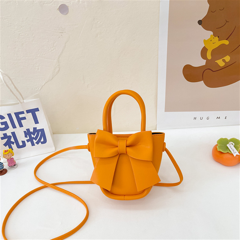2025 primavera y verano estilo caliente moda casual niños dulces bolsa de gelatina mini bolso de mensajero de un solo hombro variedad al por mayor