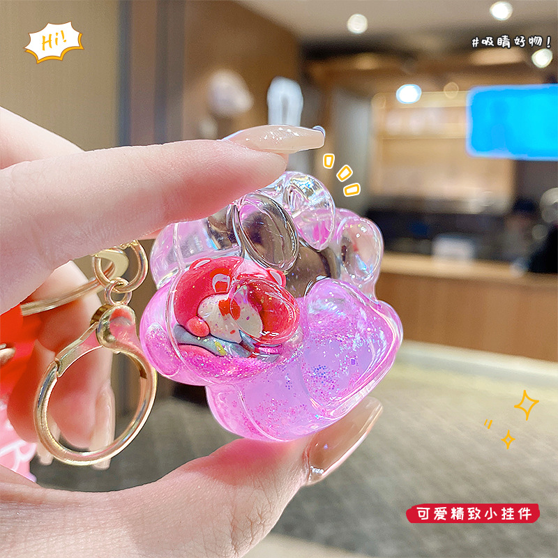 Botella de arena flotante de aceite flash fresas oso muñeca colgante llavero mochila para hombres y mujeres colgantes de automóviles pequeños regalos al por mayor
