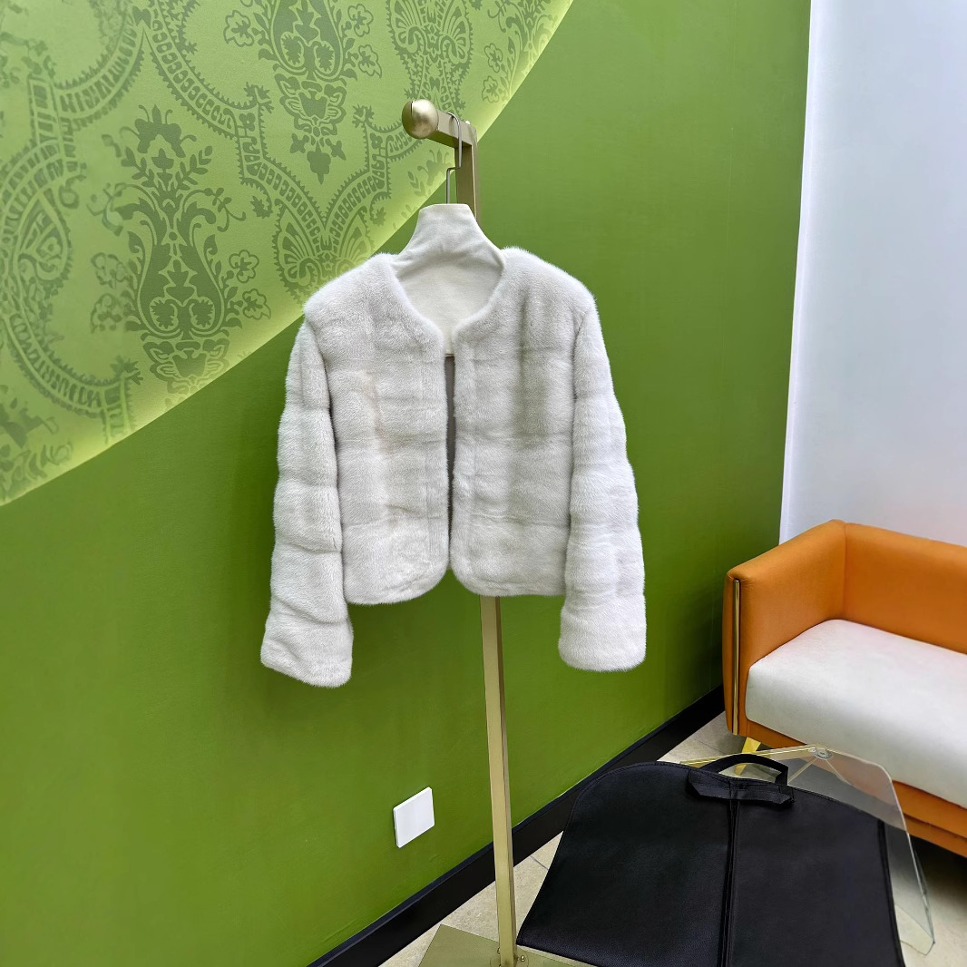 海宁皮草2025女进口小母貂明星同款水貂外套圆领百搭显瘦白色