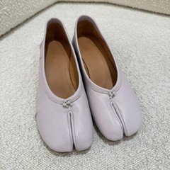 ニッチラウンドトゥ馬蹄バレエシューズ女性のための 2025 夏の新しいレトロ厚いヒール分割つま先浅い口の靴