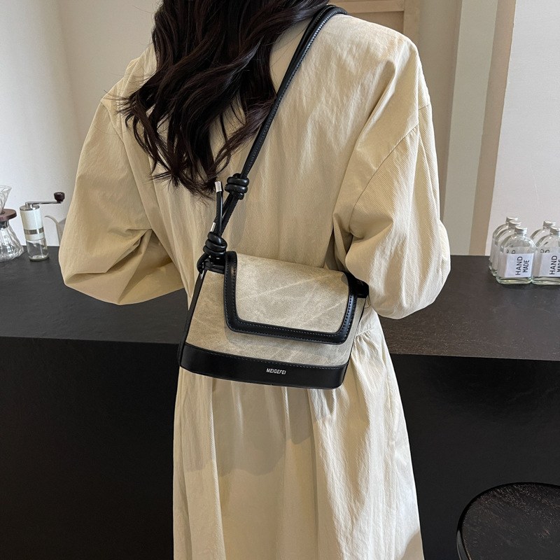 Nicho Zhong bolso de diseño de color para mujeres 2024 nueva moda exterior versátil bolso pequeño cuadrado de alta calidad retro mochila