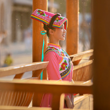 新款羌族服装女四川少数民族服饰彝族彝女衣服舞蹈特色演出服长裙