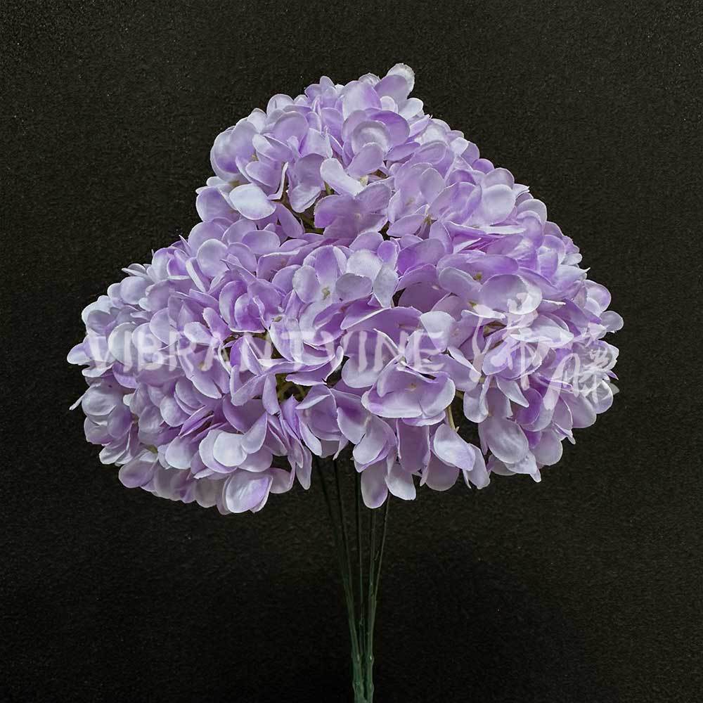 Ramo morado de hortensias