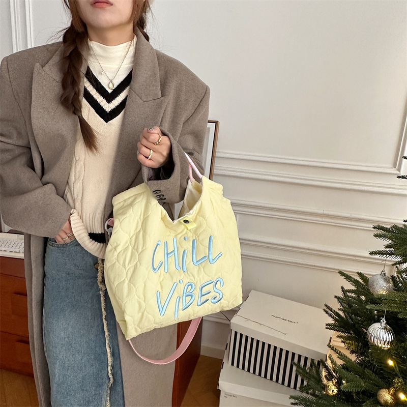 31222 Autumn and Winter New Canvas Bag Korean Style Letter Embroidered Quilted Handbag Crossbody Bag Lightweight Large Capacity 31222 Autumn and Winter New Canvas Bag Korean Style Letter Embroidered Quilted Handbag Crossbody Bag Lightweight Large Capacity