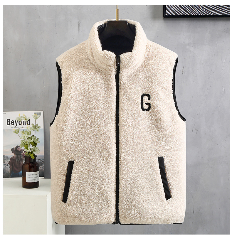 Yelekli erkek peluş ceket sonbahar kış trendi, şık ve bol bel kısmıyla kalın, sıcak tutan bir yelek giyiyor_voghion.com