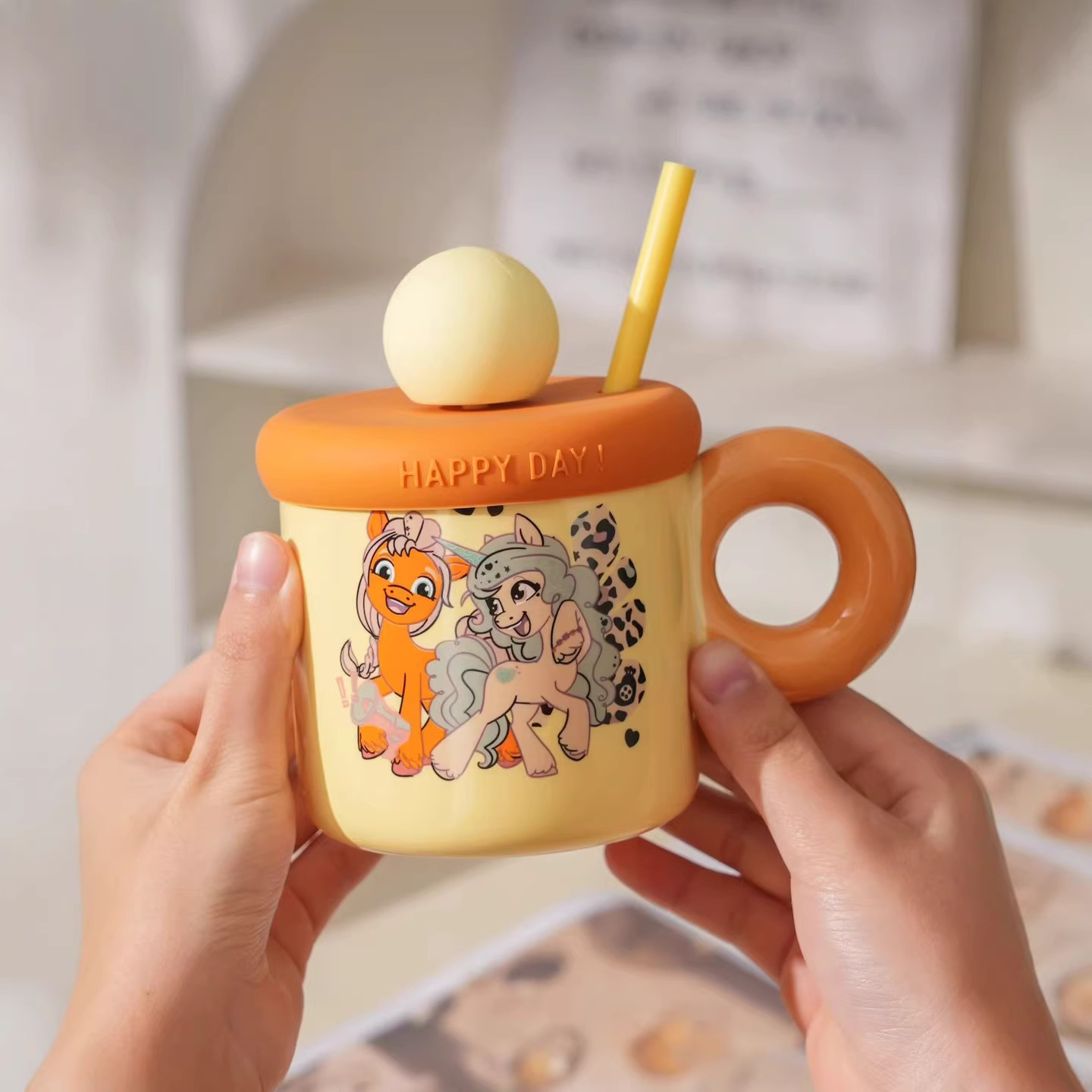 Taza de cerámica de personalidad creativa, pony de alto valor facial, taza de agua de paja, taza de café encantadora para chicas.