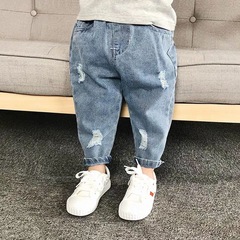 子供服の子供の穴が開いているジーパンの春と秋の新型の1-8歳の女性の男の子のゆったりしているズボンの赤ちゃんの洋気のお父さんのズボン
