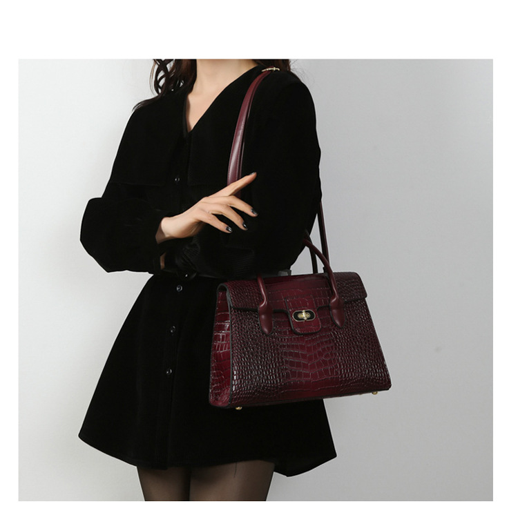 1325g Weight Polyester Lining Material Sewing Thread Fashion Element Zipper Closure Type Double Handle , Sling Strap Strap Type Crossbody Bag Bags Type Casual, Business, Daily Occasion Pu Leather Material Crocodile Pattern All Seasons Season Women's Gender Elegant Style Square Shape Women's Pu Leather Crocodile Elegant Sewing Thread Square Zipper Crossbody Bag 20