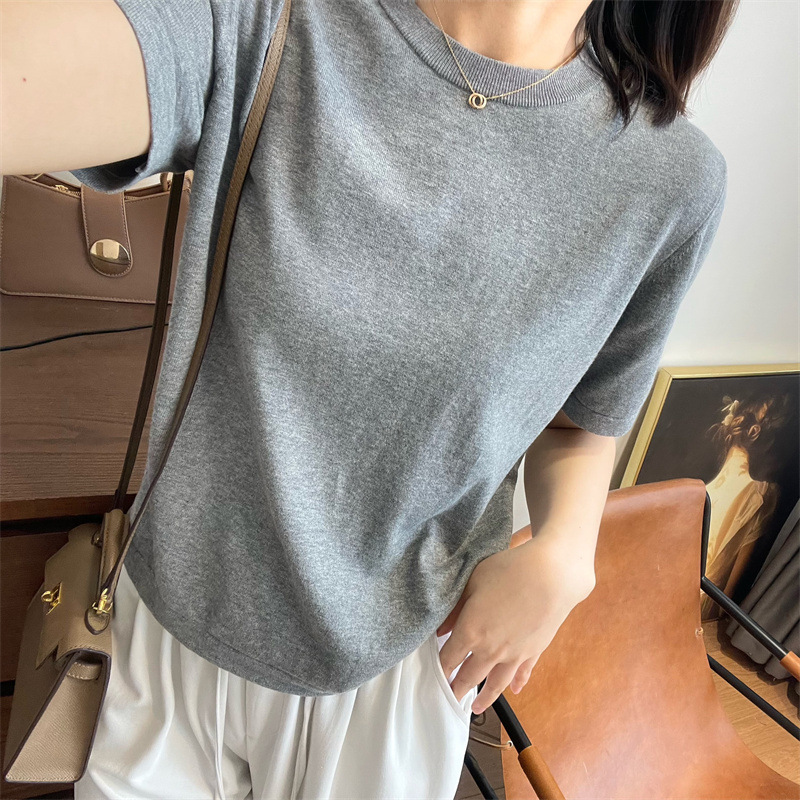 회색