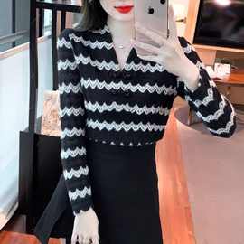 加绒/薄款蕾丝v领上衣2025秋冬打底衫女新款大码显瘦蕾丝衫女