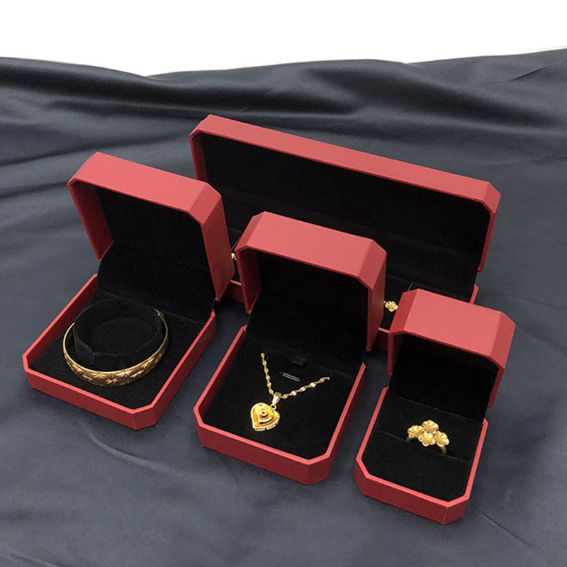 厂家直销八角充皮纸首饰盒红色黄金珠宝包装盒现货大号饰品盒红色