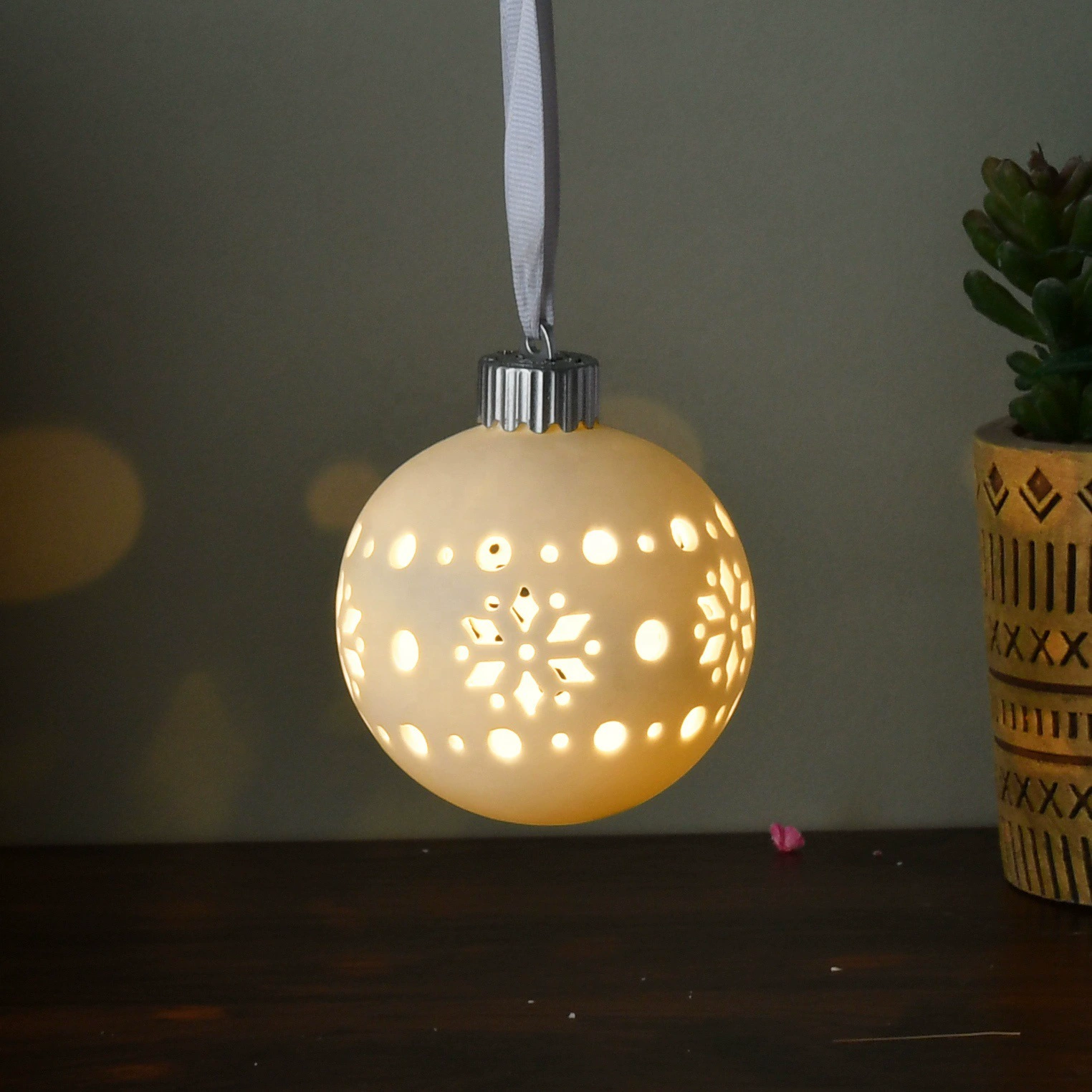 Керамическая Рождественская Детская Внешняя торговля висит шар лампы украшения полый стиль белый керамический прозрачный праздник ремесло кулон