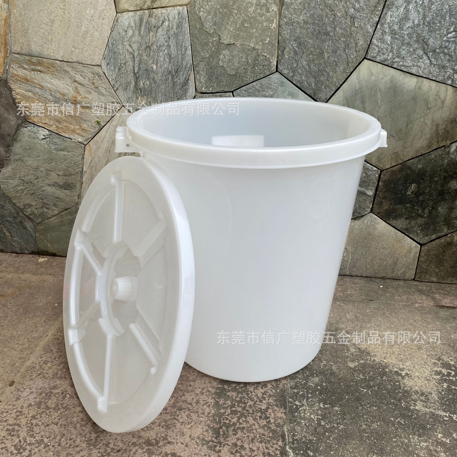 厂家供应塑料大白桶 圆形带盖塑胶桶 厨房用塑料桶垃圾大白桶加厚