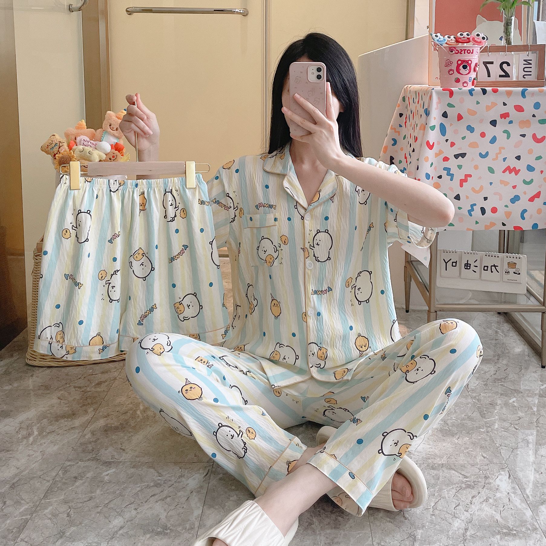 Empaquetado fuera de una sola nube pijamas de algodón de tres piezas para mujer verano dulce pantalones cortos de manga corta ropa de dibujos animados para el hogar