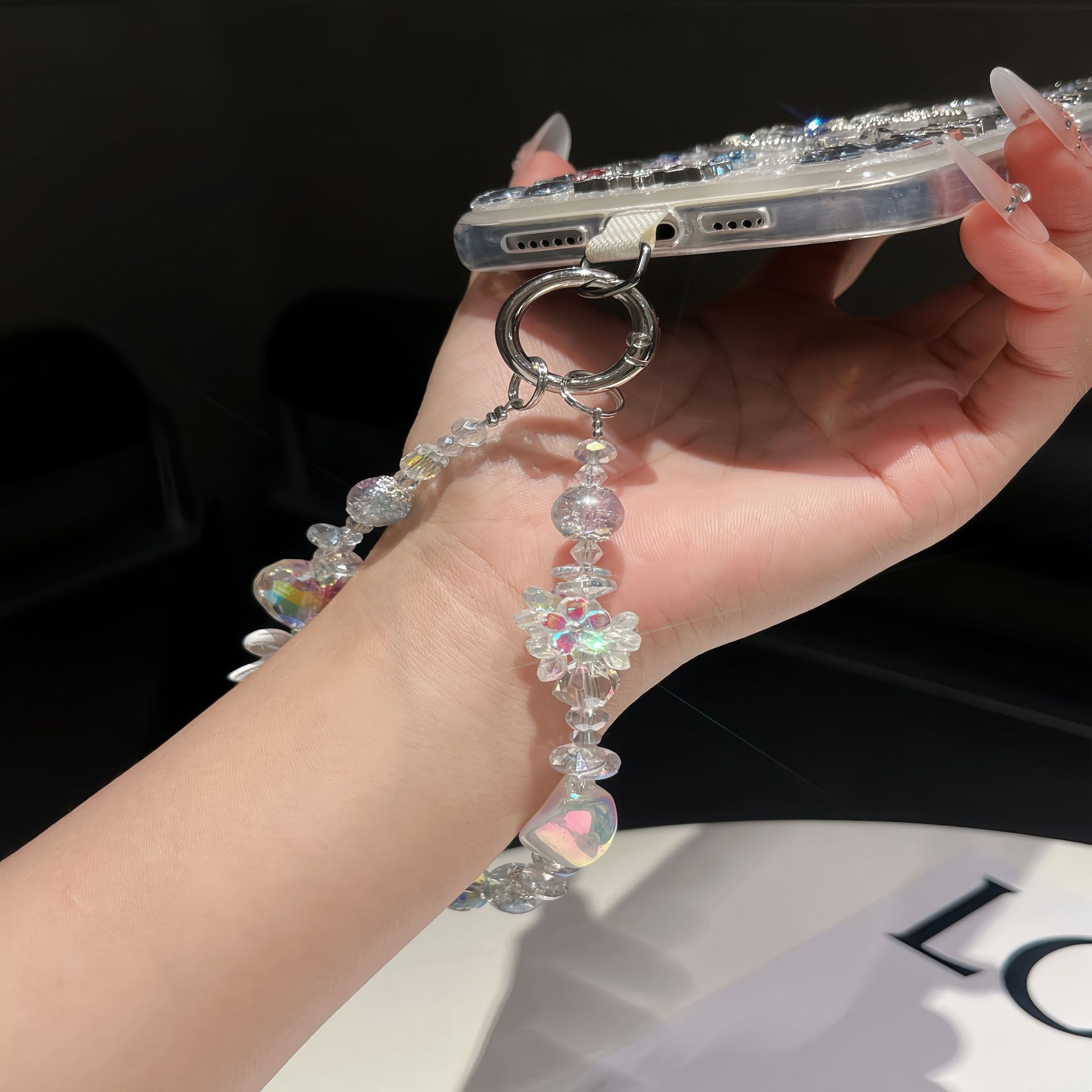 Ramo de flores de cristal fresco, amor, jade, mariposa, borla, cadena de teléfono móvil, cordón con cuentas de muñeca de alta gama femenina