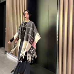 新款拼色流苏仿羊绒披肩女秋冬季韩版时尚百搭高级感保暖披风斗篷