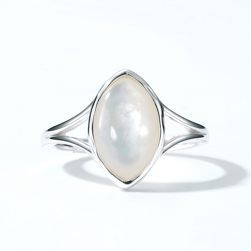New Retro Simple 925 Silver Electroplating Simple Geometric White Shell Ring display picture 1
