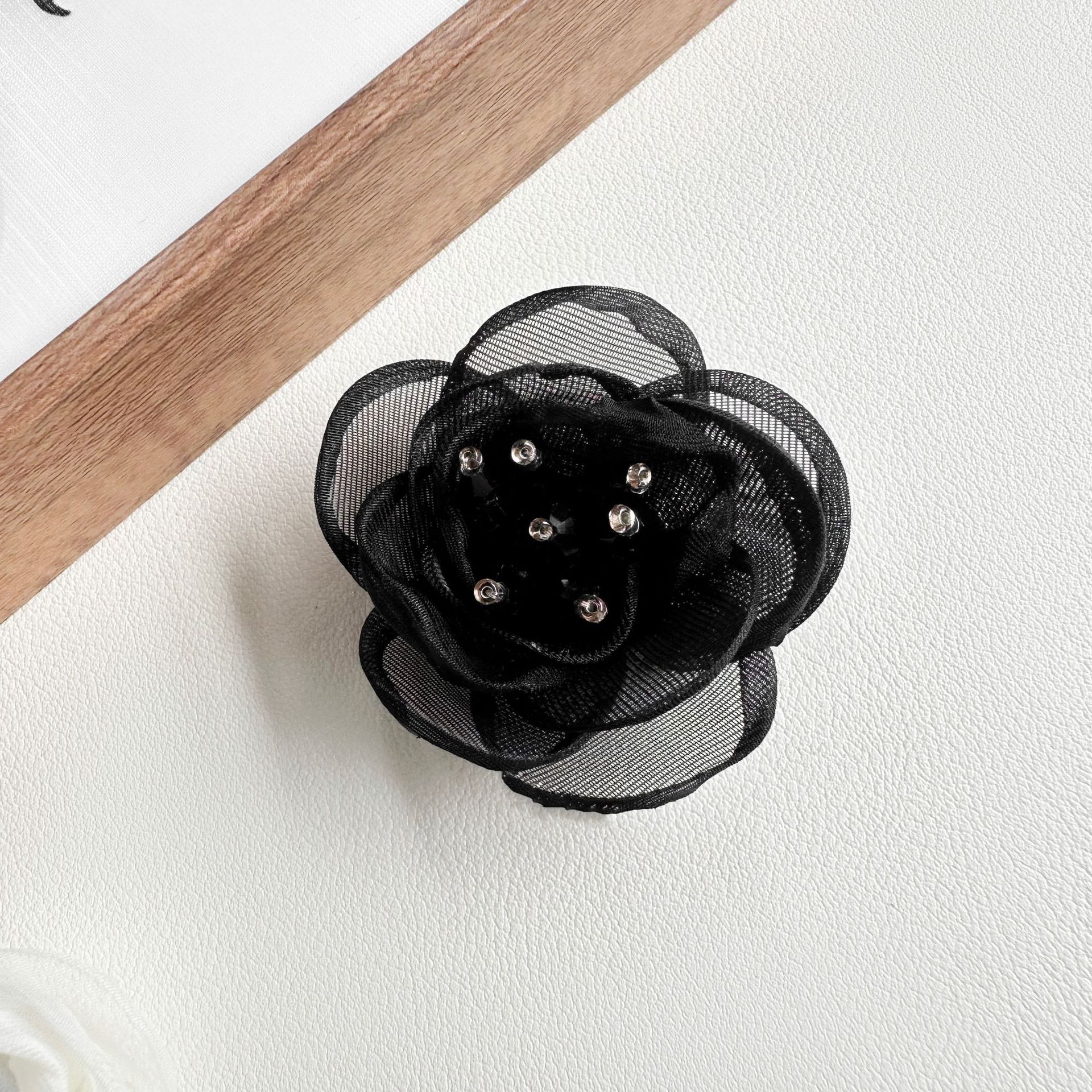 Adornos florales tridimensionales con incrustaciones de diamantes de imitación, decoraciones de moda versátiles multicolor, accesorios para el cabello hechos a mano, accesorios de vestir. image 4
