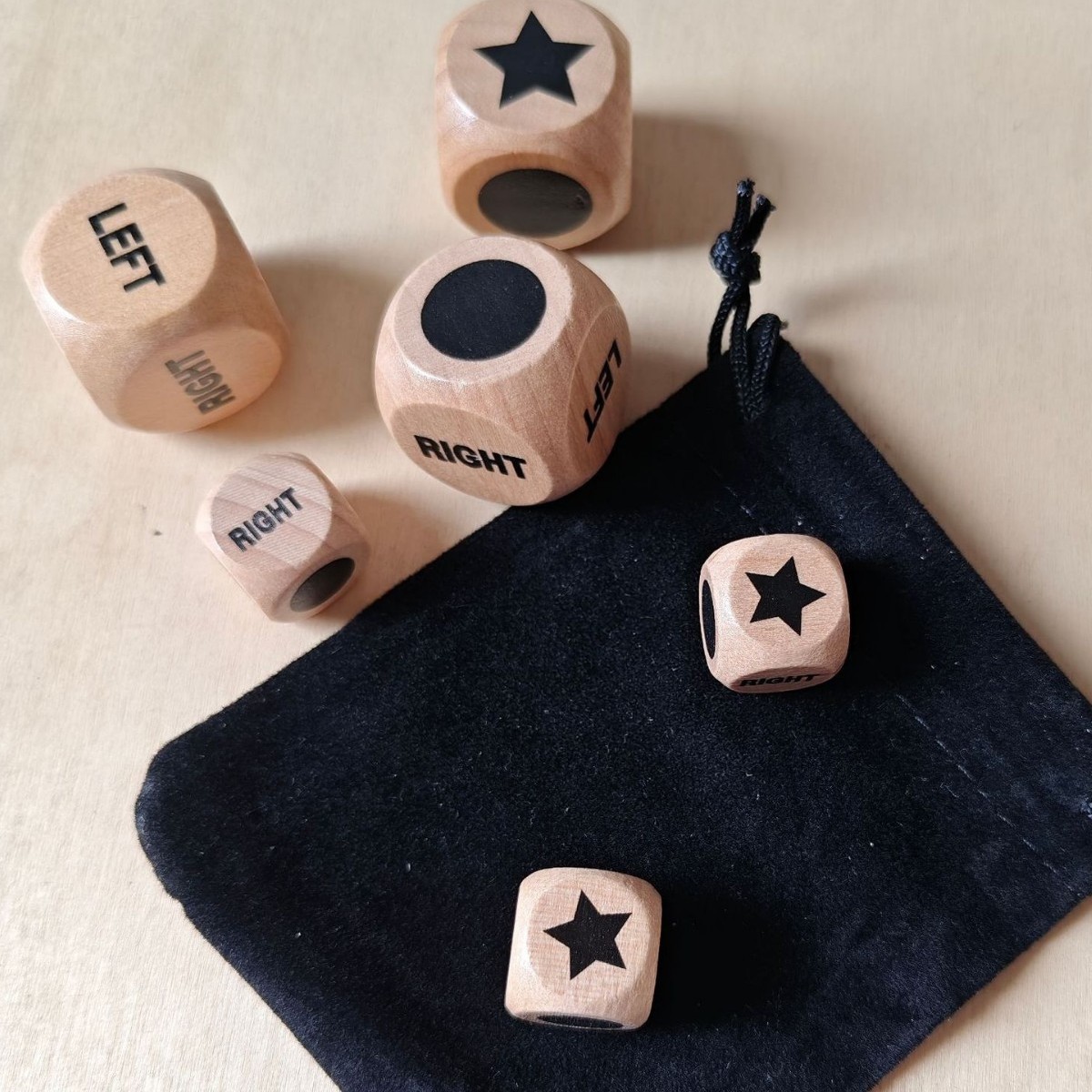 In-Stock Quality Game Dice Made of Beech Wood, 25mm 16mm Right Left a Five-Pointed Star Circle