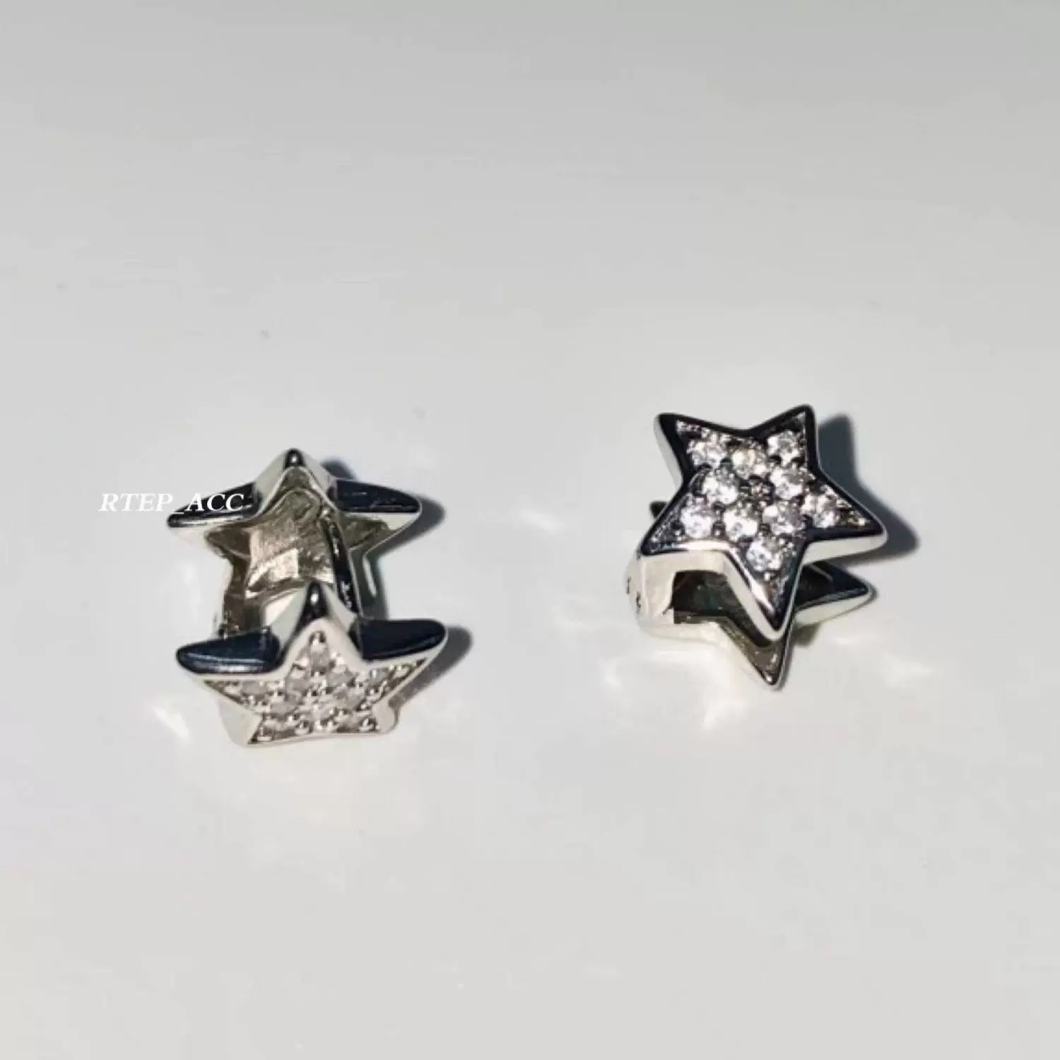 Брендовые маленькие дизайнерские серьги, универсальный циркон, тренд сезона, снабжённые бриллиантами, интернет-проверка