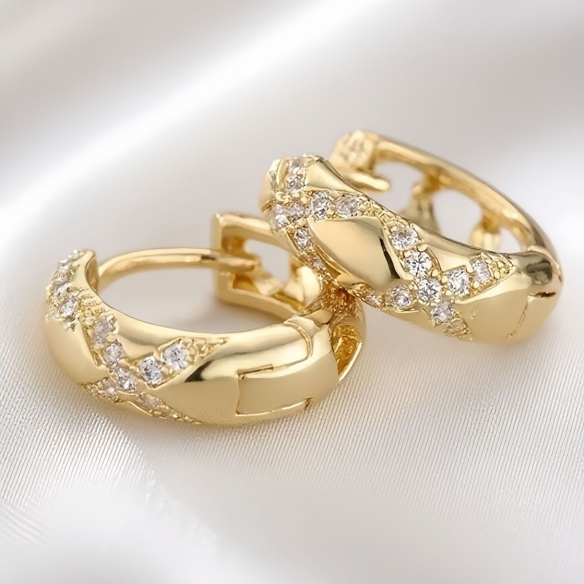 Nuevo micropartón de piedra cruzada en forma de flores, simple aretes de orejas compactos y exquisitos de alta calidad, adornos de orejas versátiles image 4