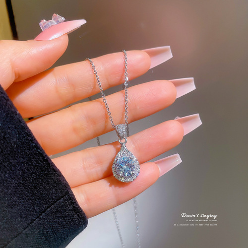 [Titanium Steel] Light luxury micro-inlaid real gold water drop super flash necklace women's new clavicle chain light luxury niche design