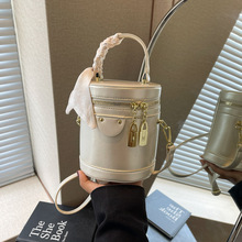 ��ʽ�p�ݸ߼���ˮͰ����Ů2025�ļ��¿�С�����ٴ�μ�б�����