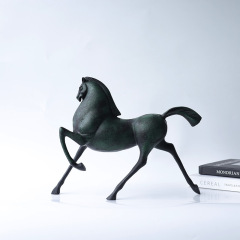 モダンシンプルウォーキング馬金属置物书斎寝室リビングルームテレビキャビネットオフィスモデルルームホームアクセサリー