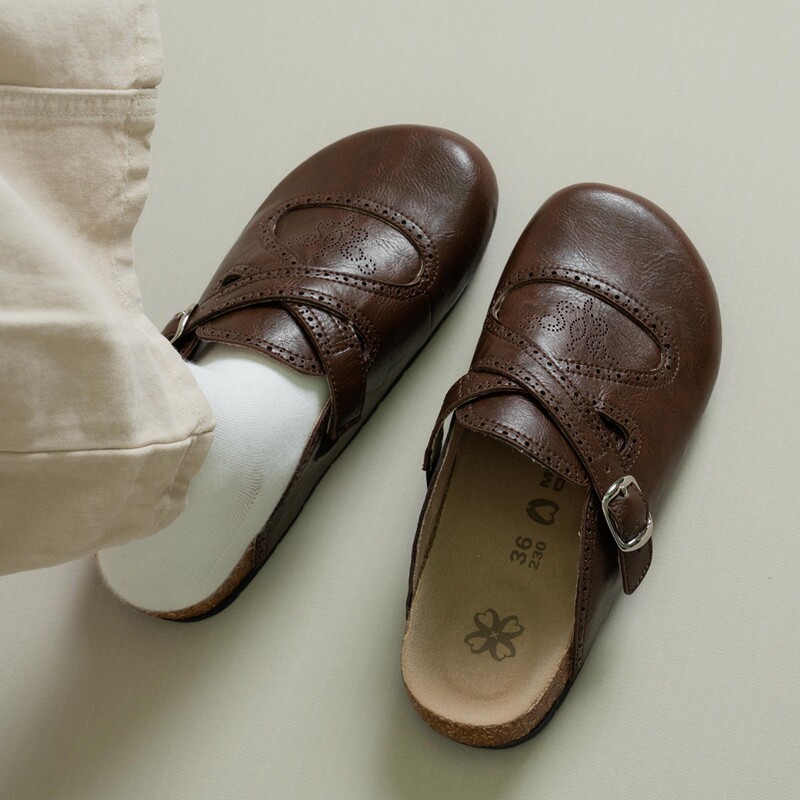 Soft Leather Version ~ Japanese Style Retro Birkenstock Shoes for Women 2025 Autum Casual Toe-Cap Half Slippers One-Leg Mule Shoes