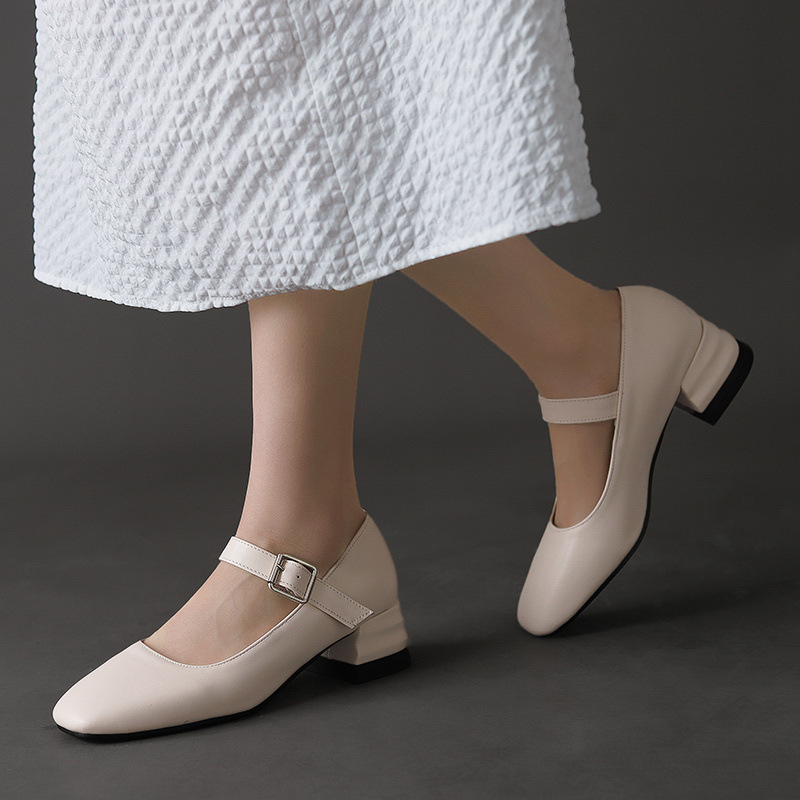 Mary Jane shoes square toe with a strap