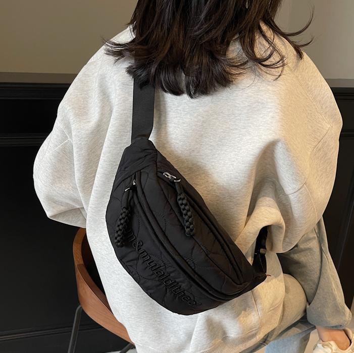 Casual bordado bolso de mochila para mujeres 2024 nuevo nicho de invierno bolso de pecho deportivo para salir bolso de cintura versátil