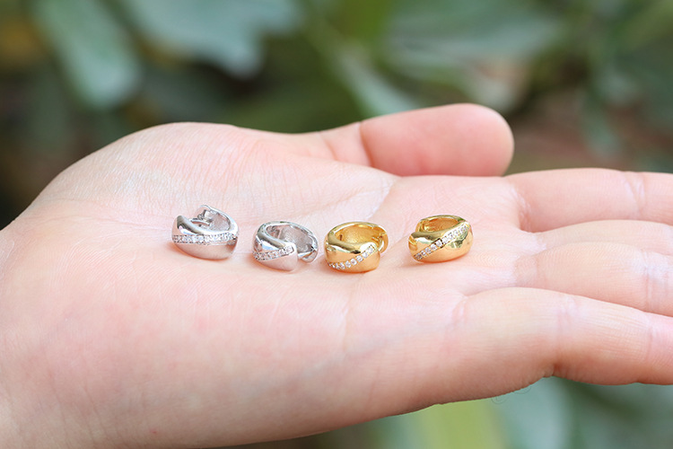 Copper Material Geometric Pattern Retro Circle Golden Glossy Diamond Earrings Wholesale