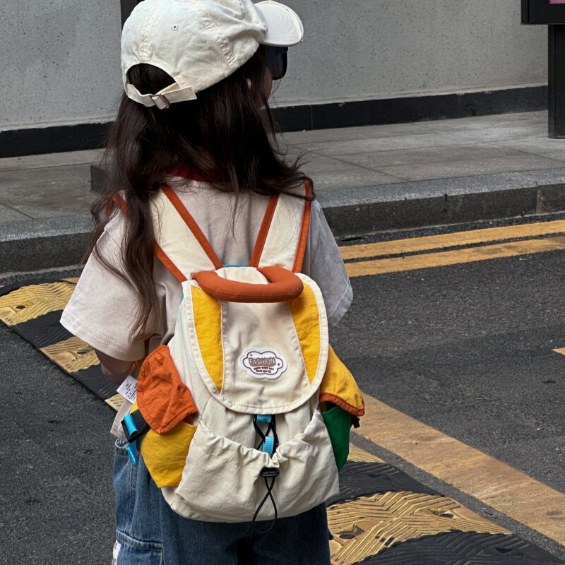 幼儿园小学生儿童书包2026新款时尚撞色男女孩外出游轻便研学背包