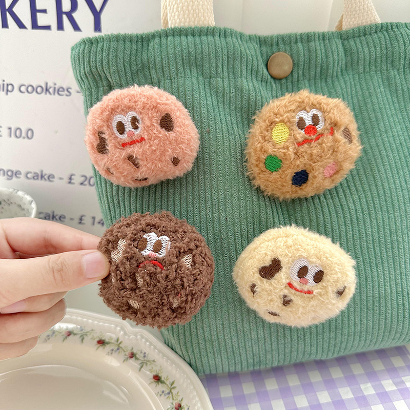 Broche de peluche lindo dibujo animado animal de moda galletas creativas nuevos accesorios de broche de peluche